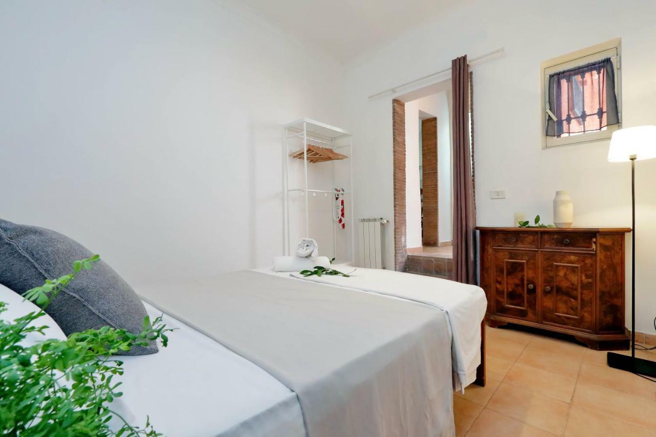 St Peter Station Apartment