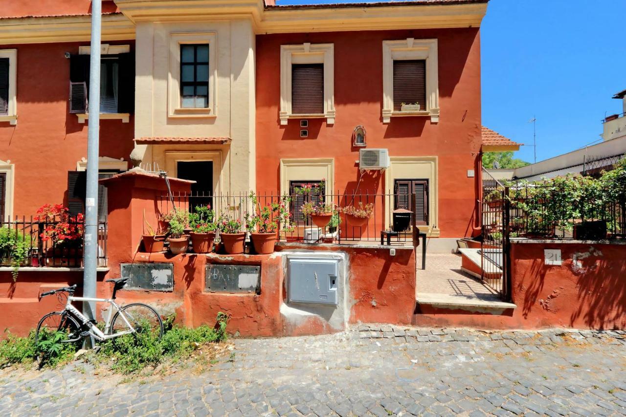 St Peter Station Apartment